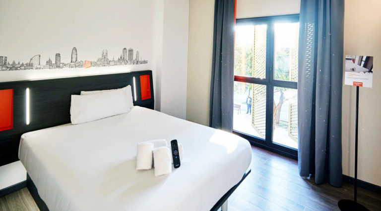 easyHotel